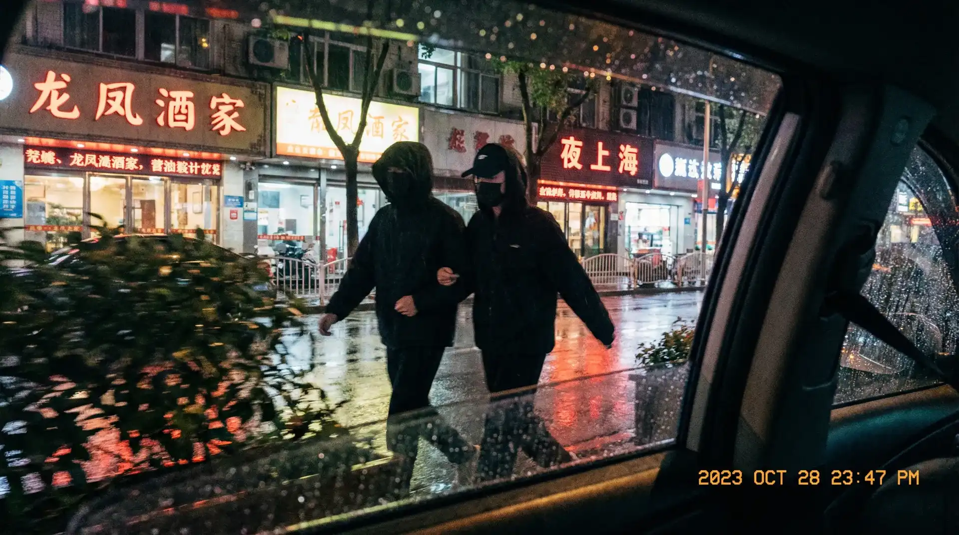 Stake网站 - 顶流明星深夜密会现场抓拍照片